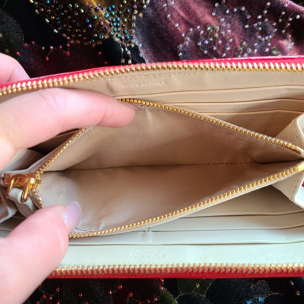 Prada Wallet - Picture 11 of 11